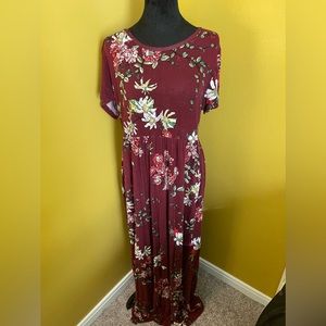 Women’s burgundy floral maxi dress